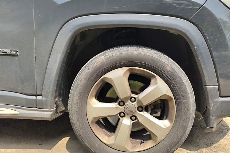 Used Jeep Compass 2017 200T Automatic Family Edition Right Front Wheel Hub