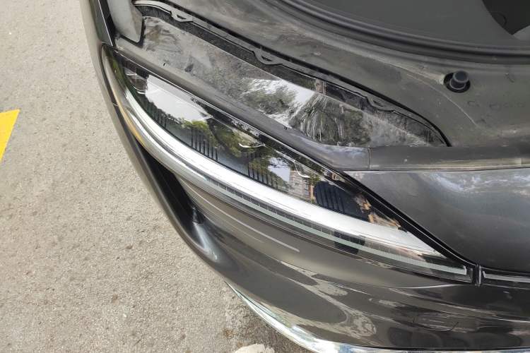 Used Hima Luxeed R7 2024 All-Electric 802 km Max Right Front Headlight