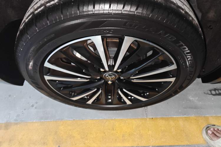 Used Toyota Venza 2022 2.0L CVT Two-Wheel Drive Prestige Edition Right Rear Wheel Hub