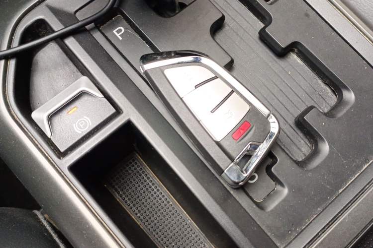 Used Bestune X80 2017 1.8T Automatic Luxury Model Vehicle Key