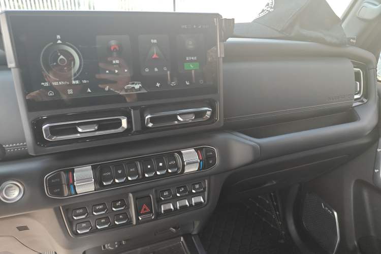 Used 212 T01 2025 2.0T Changfeng Audio And AC Panel