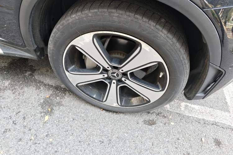 Used Mercedes-Benz GLC 2020 Facelifted GLC 300 L 4MATIC Luxury Edition Right Front Wheel Hub