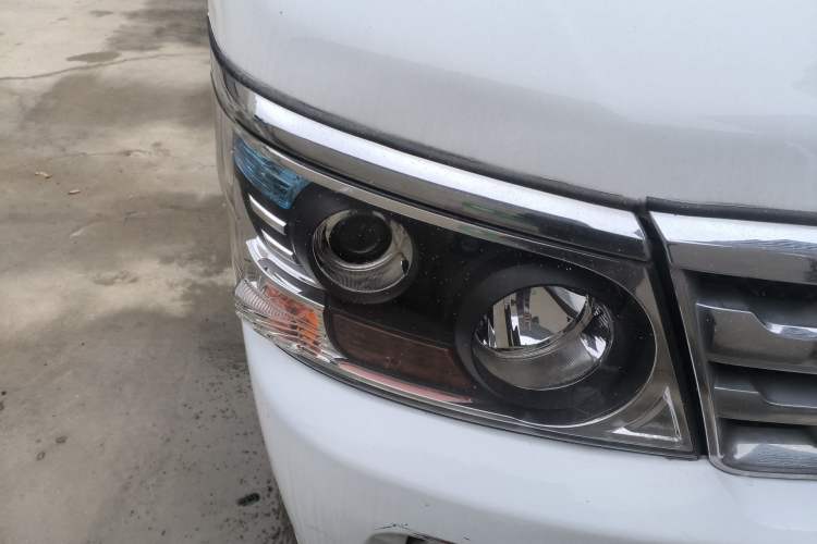Used Jinbei Hiace 2020 2.0L Xiangyun Series Luxury Van High Roof China VI Standard Model 1TZS Right Front Headlight
