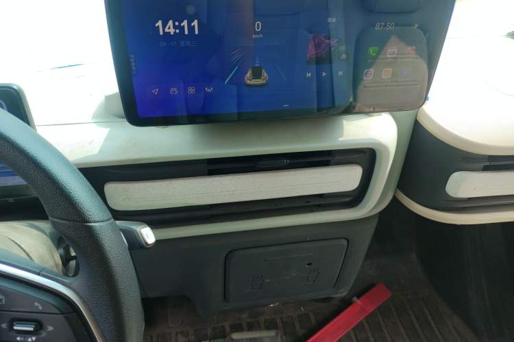 Used SAIC MAXUS Dana V1 2025 V1+ Long Wheelbase Low-Roof Multi-Function Version (62 kWh) Audio And AC Panel