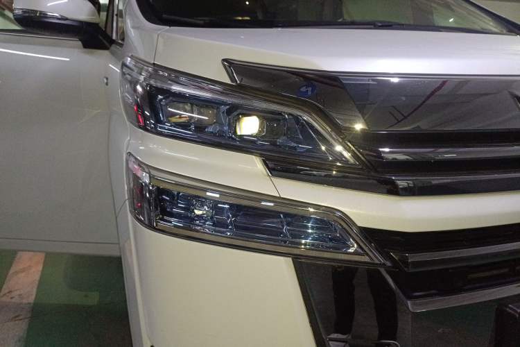 Used Toyota Vellfire 2020 Dual-Engine 2.5L HV Luxury Edition Exterior 5
