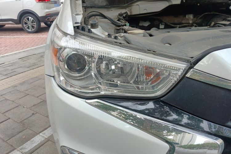 Used Mitsubishi ASX 2016 2.0L CVT Two-Wheel Drive Excellence Edition Right Front Headlight