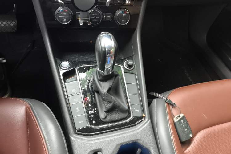 Used Volkswagen Lavida 2019 280TSI DSG Luxury Edition China VI Standard Gear Lever