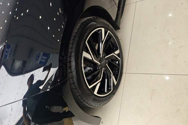 Used Lynk & Co 03 2023 1.5TD DCT JingPro Left Front Wheel Hub