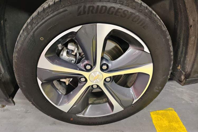 Used Chevrolet Menlo 2022 Starry Edition Left Front Wheel Hub