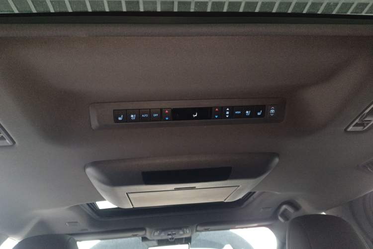 Used Toyota Granvia 2022 2.5L Hybrid Flagship Edition