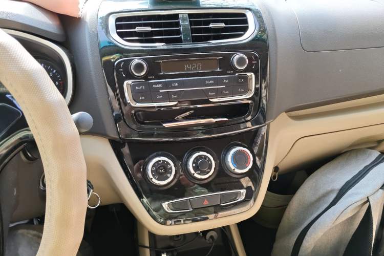 Used Jinbei 750 2016 1.5L Luxury Model Audio And AC Panel