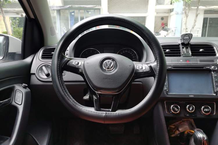 Used Volkswagen Polo 2016 1.6L Automatic Comfort Model