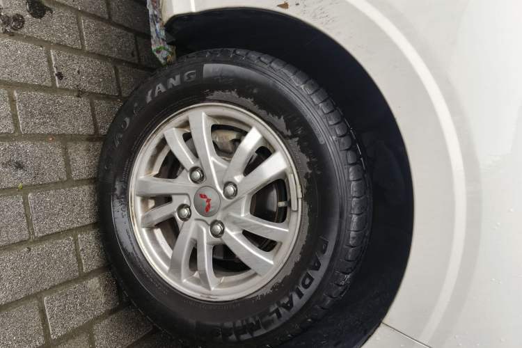 Used Wuling Hongguang 2021 1.5L Facelifted S Comfort Version with Electric Power Steering LAR Right Front Wheel Hub