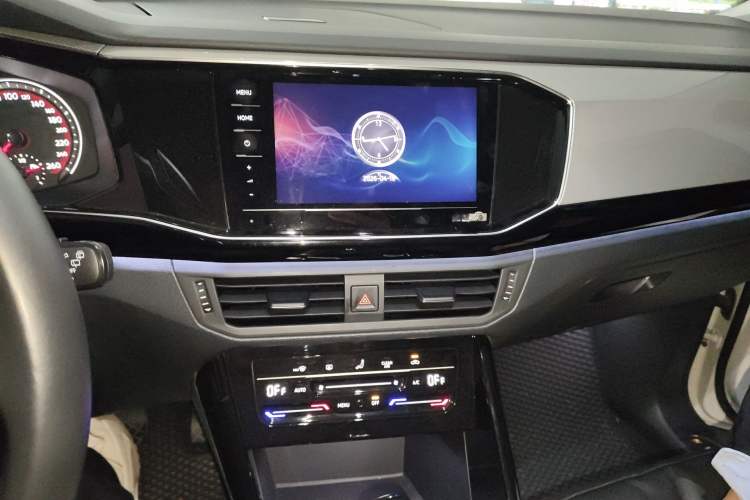 Used Volkswagen Tayron 2020 330TSI Two-Wheel Drive Luxury Smart Connectivity Version Audio And AC Panel