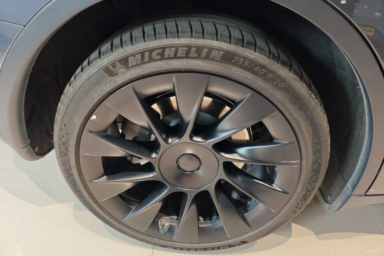 Used Tesla Model Y 2022 Long-Range All-Wheel-Drive Version