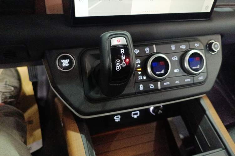 Used Land Rover Defender 2023 110 3.0T P400 X-DYNAMIC HSE
