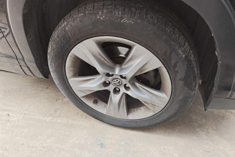 Used Toyota Highlander 2017 2.0T Four-Wheel Drive Luxury Edition 7 Seats Right Front Wheel Hub