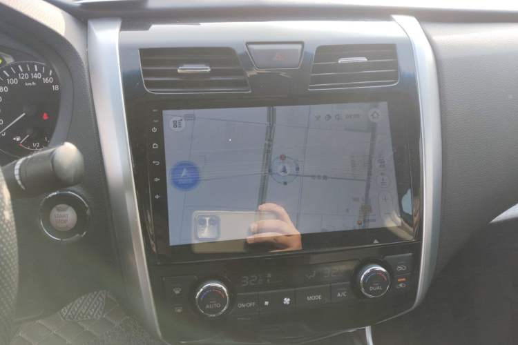 Used Nissan Teana 2016 Revised Version 2.0L XL Comfort Edition Audio And AC Panel