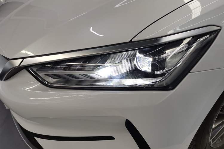 Used BYD Qin PLUS 2021 EV 400KM Luxury Model
