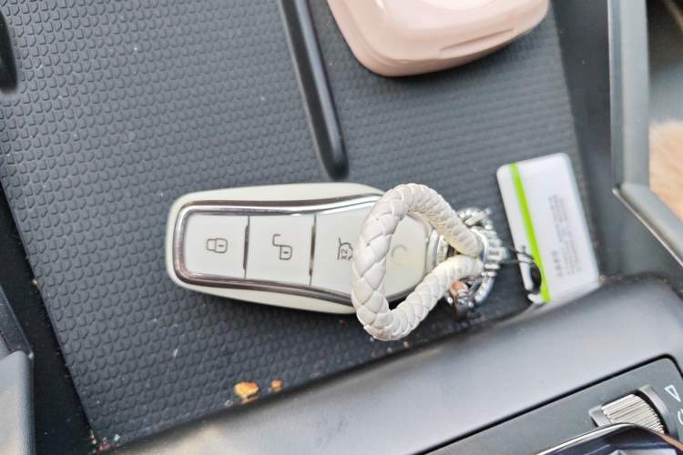 Used BYD Qin L 2025 DM-i Smart Drive 120KM Leading Model Vehicle Key