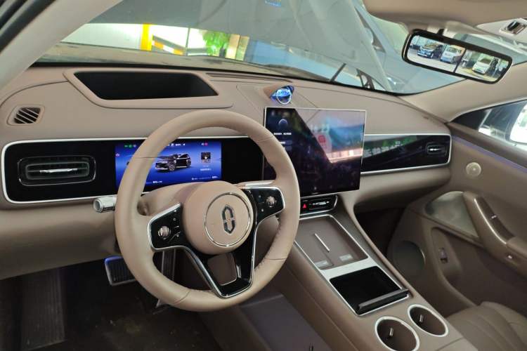 Used Hima AITO M7 2026 Model Range-Extending Ultra All-Wheel Drive 6-Seater Version Center Console