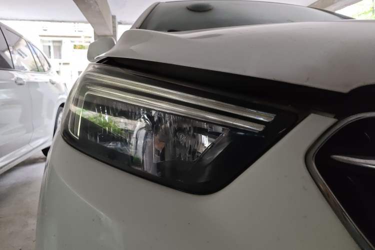 Used Buick Encore 2017 18T Automatic Two-Wheel Drive Urban Fashion Model Right Front Headlight