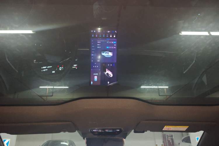 Used NETA S 2022 Extended-Range Version 1160 km Range Rear-Wheel-Drive Compact Edition Headliner