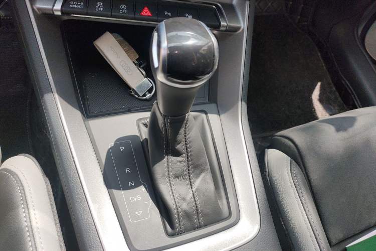 Used Audi Q3 2023 40 TFSI Fashion Dynamic Model Gear Lever