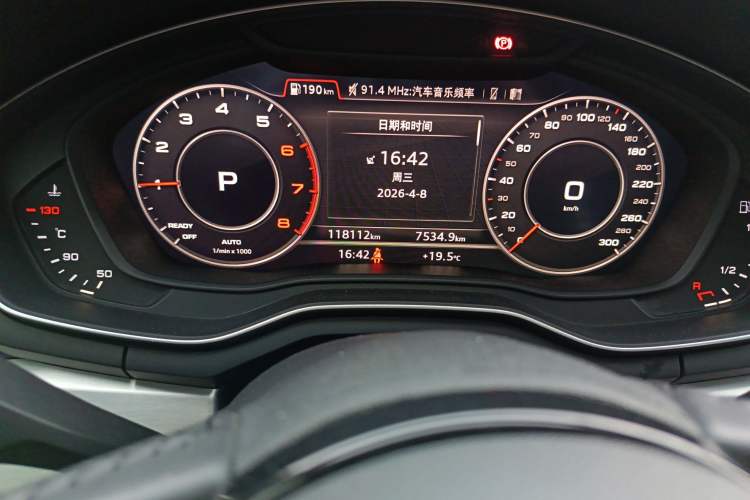 Used Audi A4L 2019 40 TFSI Fashion Edition China VI Emission Standard Odometer Close Up
