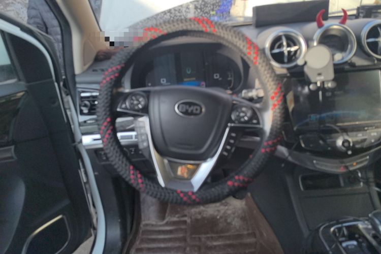 Used BYD Tang New Energy 2015 2.0T Four-Wheel-Drive Flagship Model
