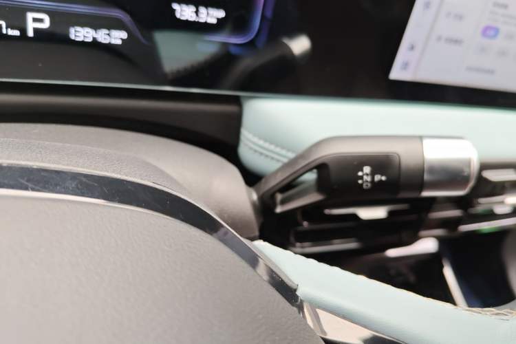 Used Geometry E Firefly 2024 401 km Fluorescent
