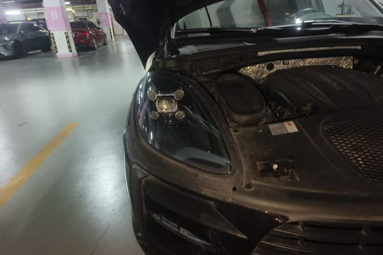 Used Porsche Macan 2018 Macan 2.0T Right Front Headlight