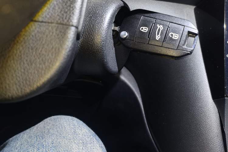 Used Peugeot 3008 2016 2.0L Automatic Classic Edition Vehicle Key