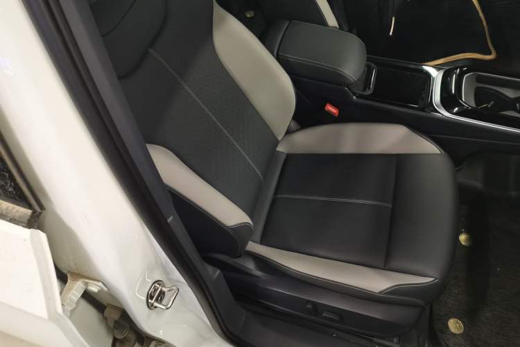 Used Volkswagen ID.4 CROZZ 2026 Model Pure Enjoyment Edition PURE Right Front Seat