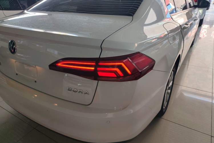 Used Volkswagen Bora 2021 1.5L Automatic Fashionable Smart Connectivity Version Right Rear Taillight