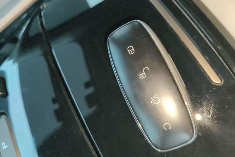 Used Denza D9 2022 DM-i 970 Four-Wheel Drive Prestige Model Vehicle Key