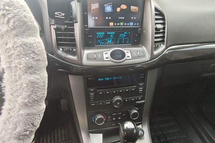 Used Chevrolet Captiva 2012 2.4L 4x4 Flagship Edition 7 Seats Audio And AC Panel
