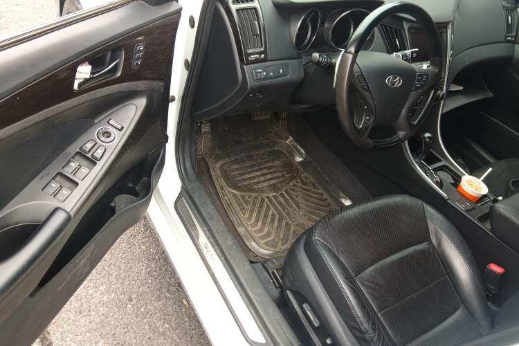 Used Hyundai Sonata 2011 2.0L Automatic Top-Grade Version
