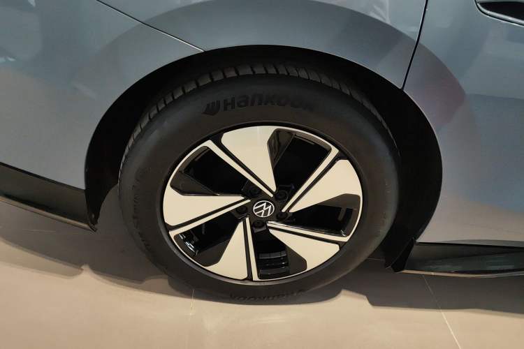 Used Volkswagen ID.7 VIZZION 2024 AIR model Right Rear Wheel Hub