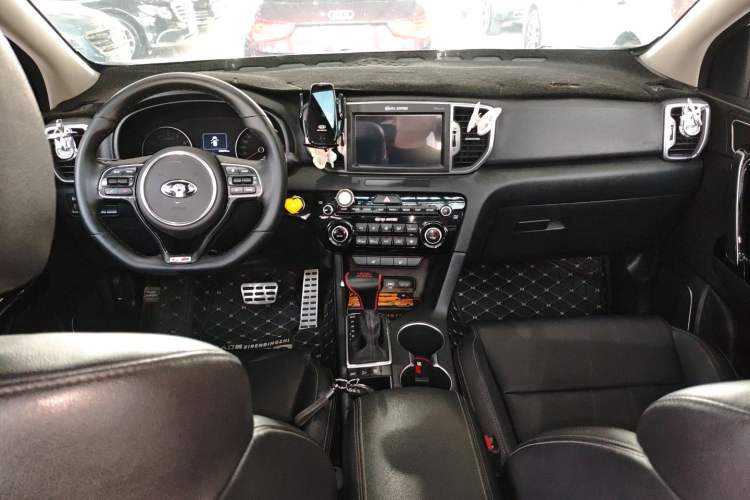 Used Kia KX5 2016 1.6T Automatic Two-Wheel Drive DLX Center Console