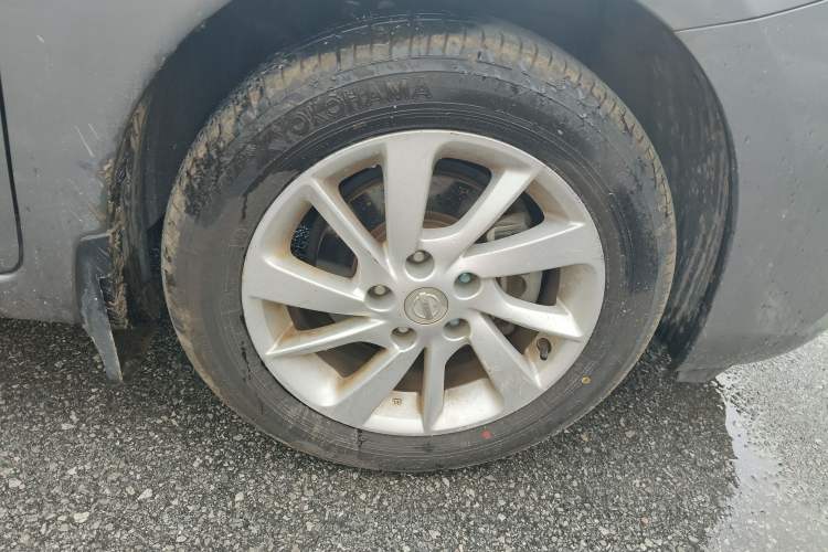 Used Nissan Tiida 2016 1.6L CVT Cool Dynamic Edition Right Front Wheel Hub