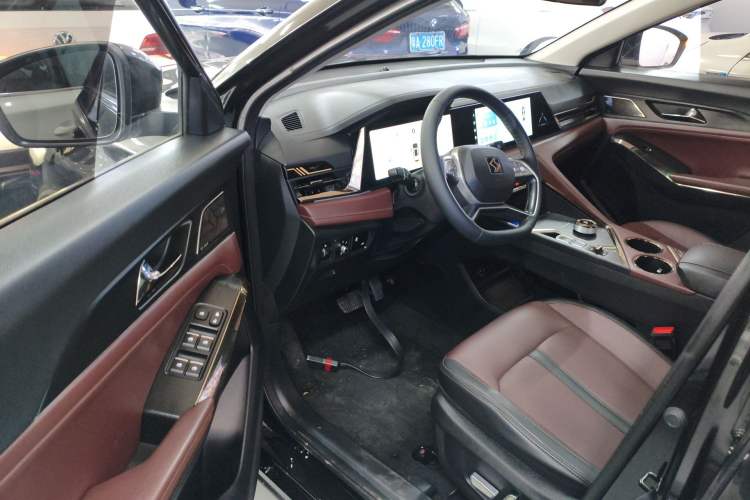 Used SOL X8 PLUS 2023 1.5 TGDI DCT Smart Edition 7-Seater
