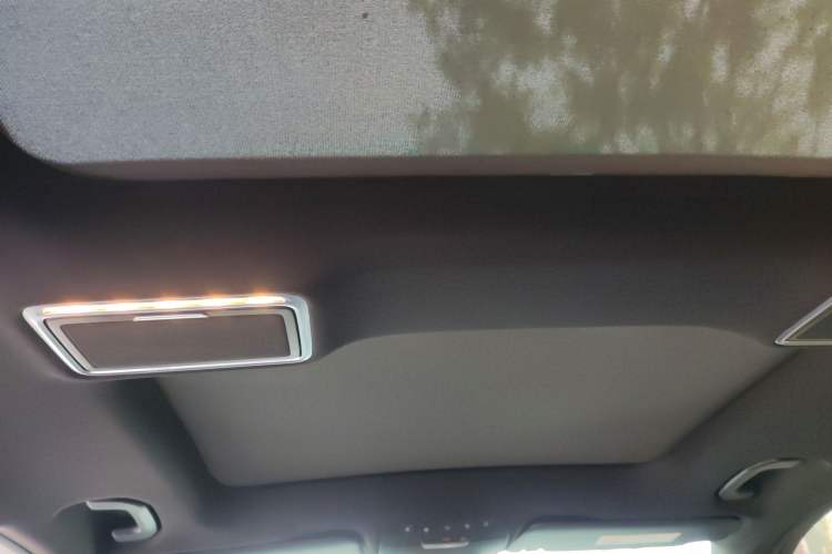 Used Mercedes-Benz GLC 2020 Facelift GLC 260 L 4MATIC Luxury Edition
