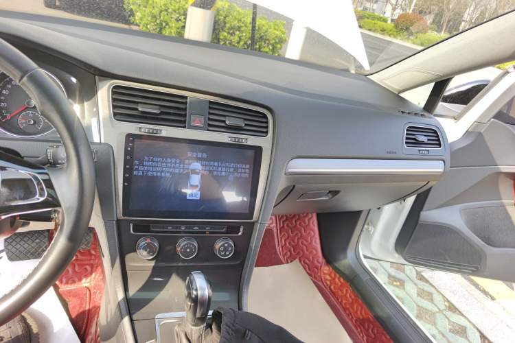 Used Volkswagen Golf 2017 1.6L Automatic Comfort Million-Vehicle Anniversary Edition
