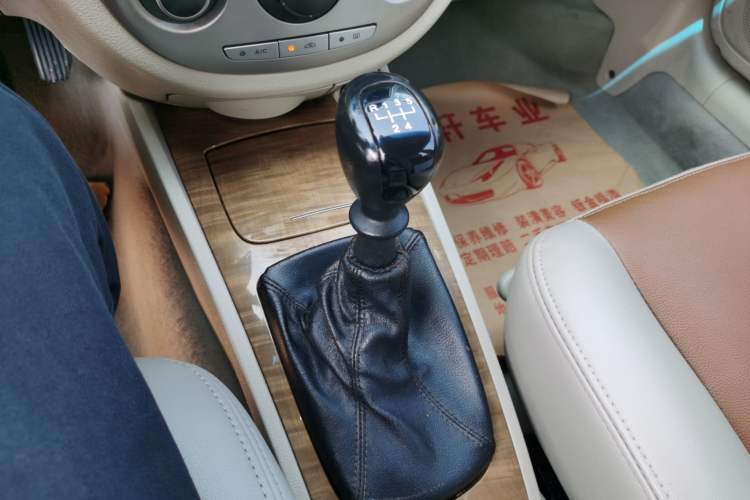 Used Buick Excelle 2015 1.5L Manual Classic Trim Gear Lever