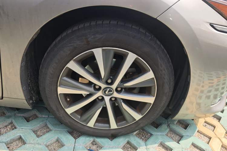 Used Lexus ES 2018 200 Excellence Edition China V Standard Right Front Wheel Hub