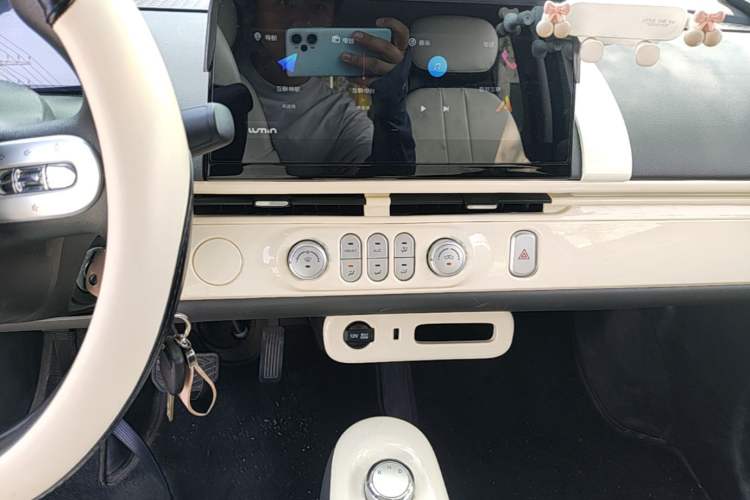 Used CHANGAN NEVO Lumin 2023 301km Honey Dew Edition