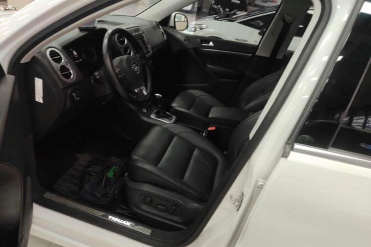 Used Volkswagen Tiguan 2015 1.8TSI Automatic All-Wheel-Drive Luxury Model
