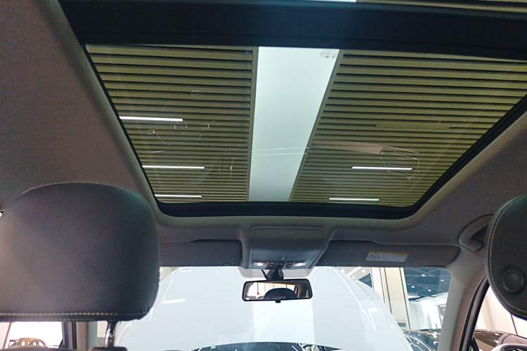 Used Volkswagen Tiguan L 2021 330TSI Automatic Two-Wheel Drive Smart Edition
