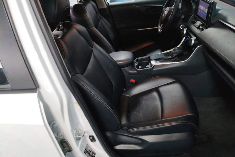 Used Toyota RAV4 2022 2.0L CVT Two-Wheel Drive Urban Edition Right Front Seat